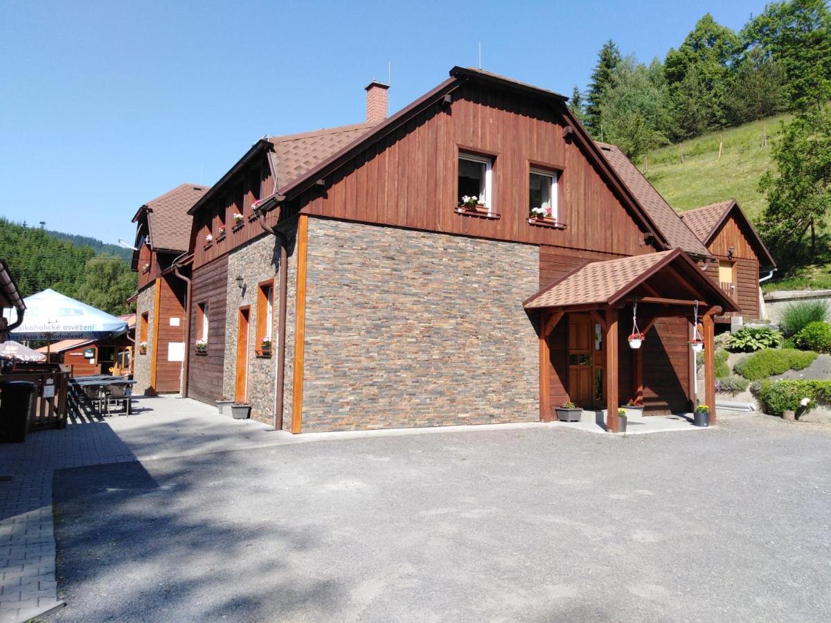 Hotel U Veselé lišky à Hutisko Extérieur photo