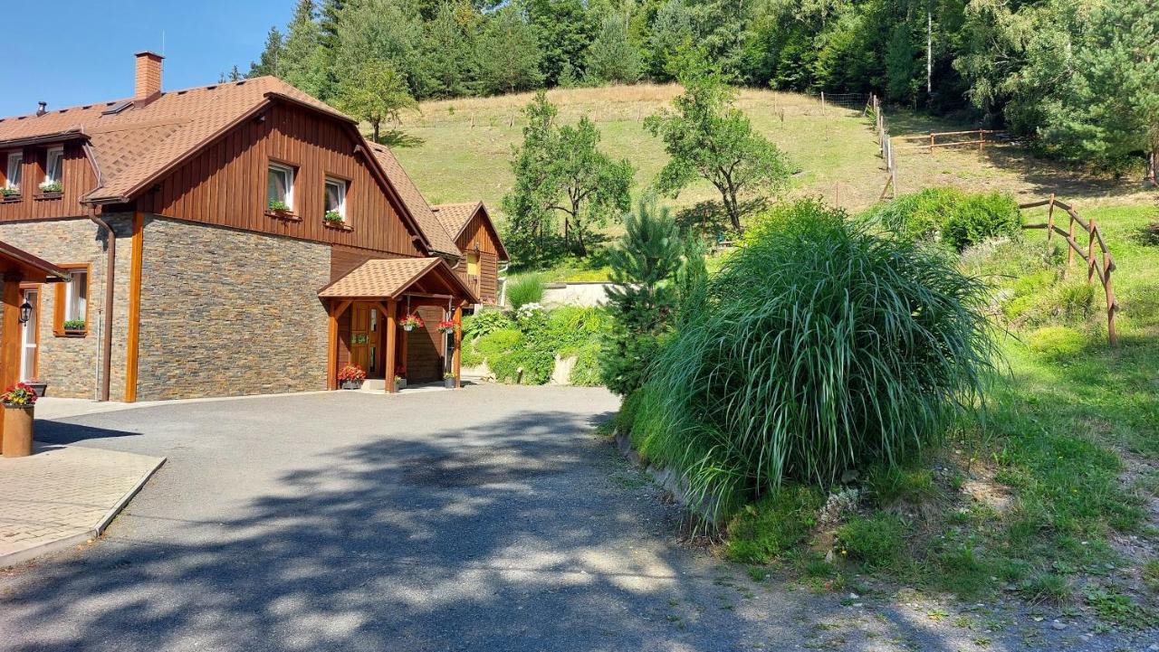 Hotel U Veselé lišky à Hutisko Extérieur photo