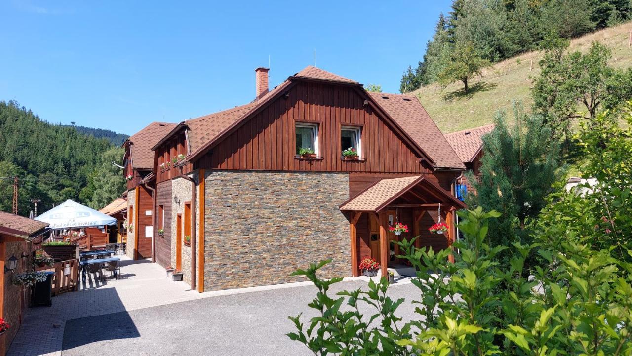 Hotel U Veselé lišky à Hutisko Extérieur photo