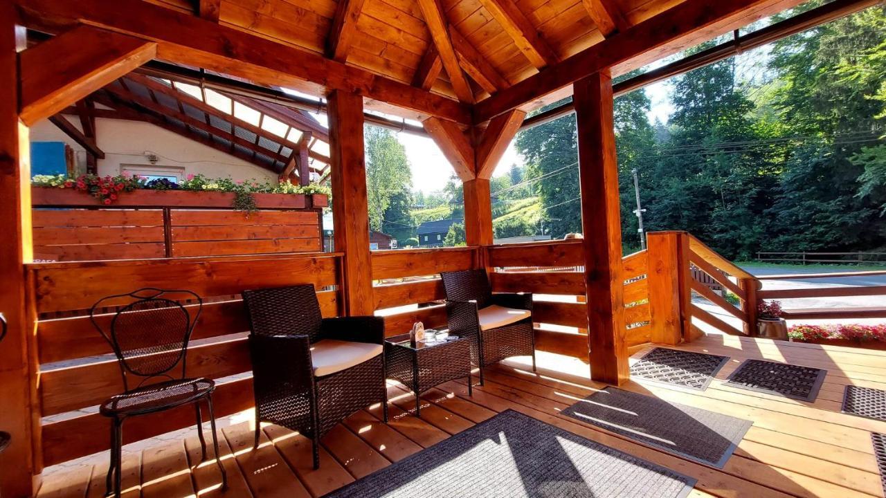Hotel U Veselé lišky à Hutisko Extérieur photo