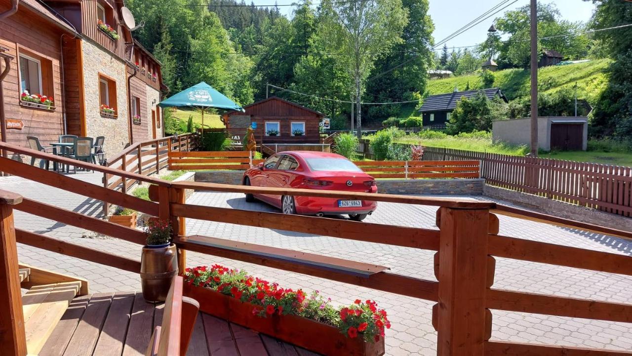 Hotel U Veselé lišky à Hutisko Extérieur photo