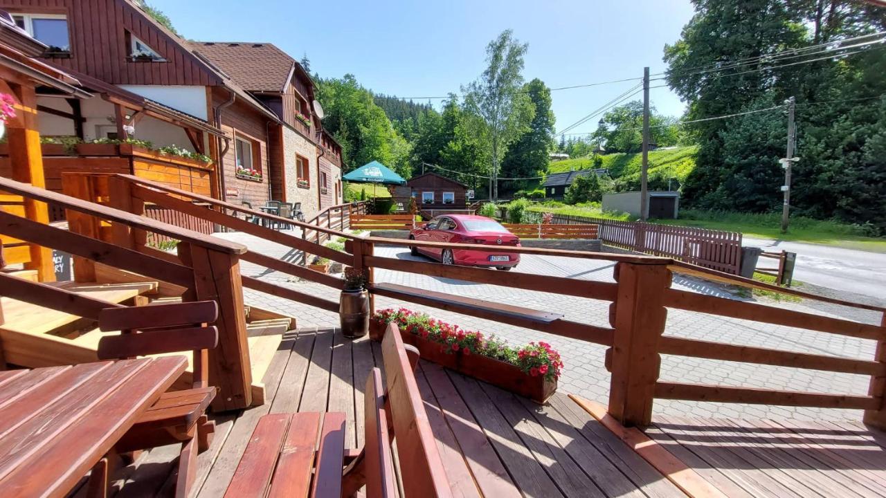 Hotel U Veselé lišky à Hutisko Extérieur photo