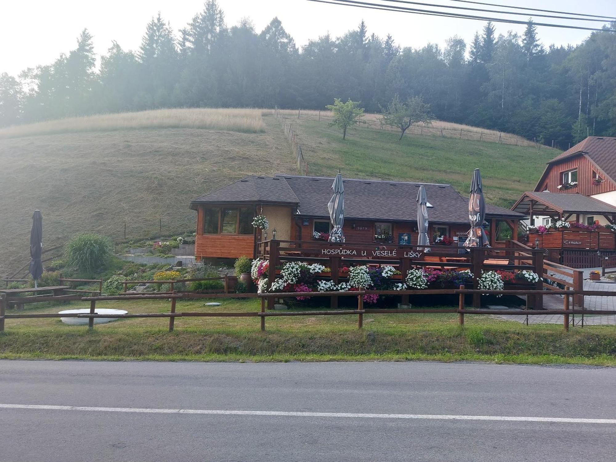 Hotel U Veselé lišky à Hutisko Extérieur photo